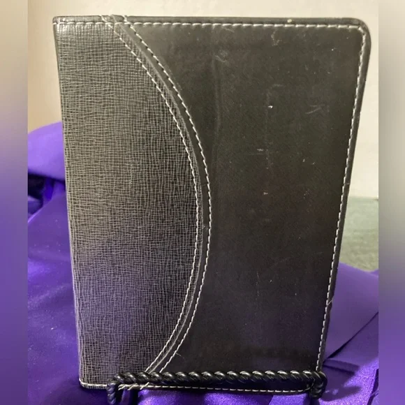 KJV Compact Bible black leather cover - Picture 1 of 7